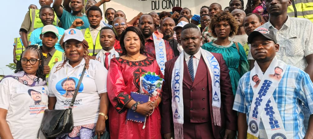 Enfants souriants au centre communautaire